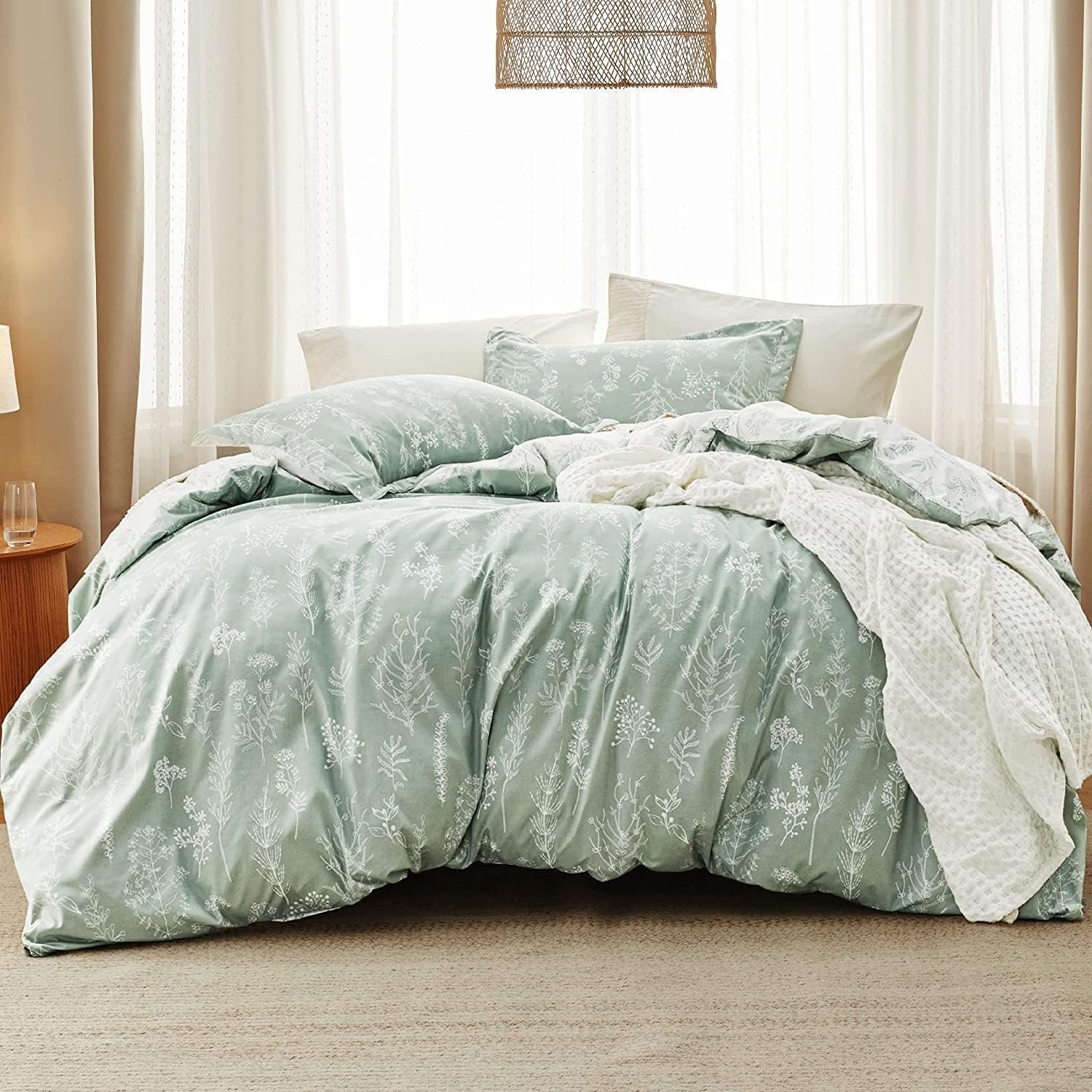 Bedsure Queen Comforter Set – Sage Green Bed Set, 3 Pieces Lightweight Summer Cute Floral Bedding, 1 Soft Reversible Botanical Flowers Comforter and 2 Pillow Shams