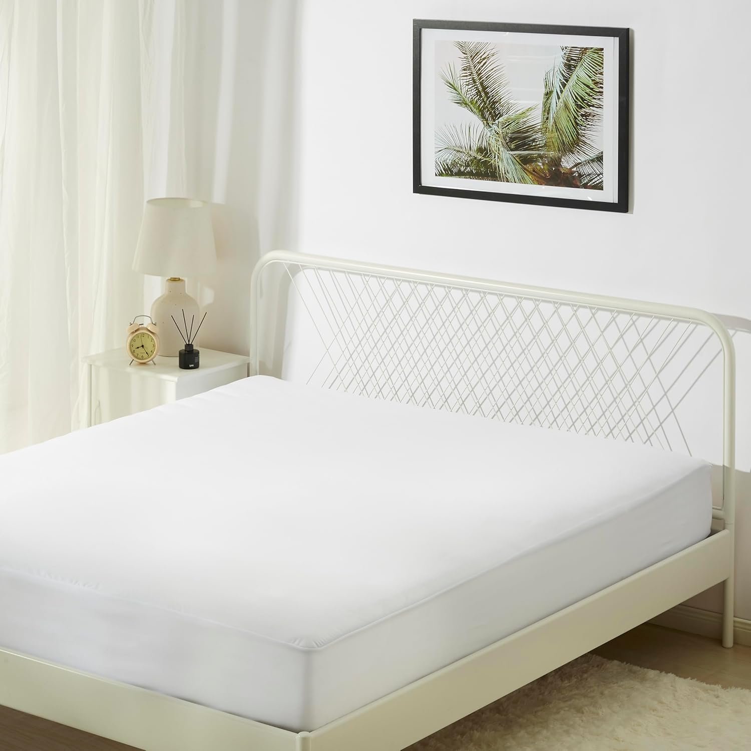 Amazon Basics Waterproof Mattress Protector, Fitted Secure Protection, Queen, White