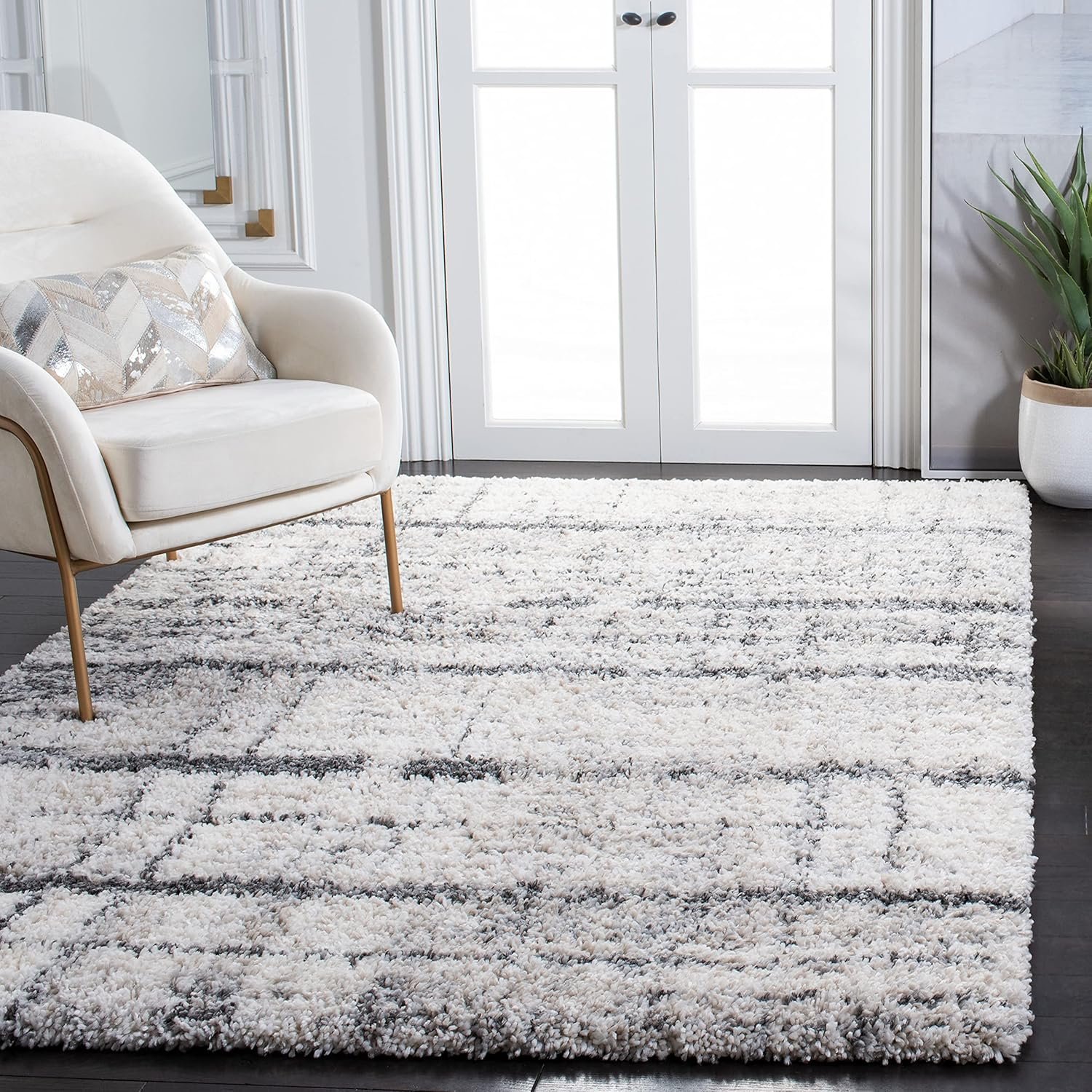 SAFAVIEH Fontana Shag Collection Area Rug – 6’7″ x 9′, Ivory & Grey, Modern Design, Non-Shedding & Easy Care, 2-inch Thick Ideal for High Traffic Areas in Living Room, Bedroom (FNT855A)